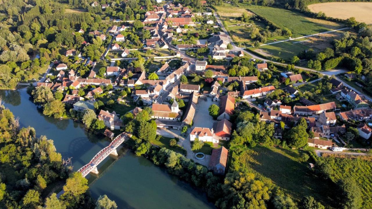 Villa Le Prieuré au bord de l'eau à Marnay-sur-Seine Extérieur photo