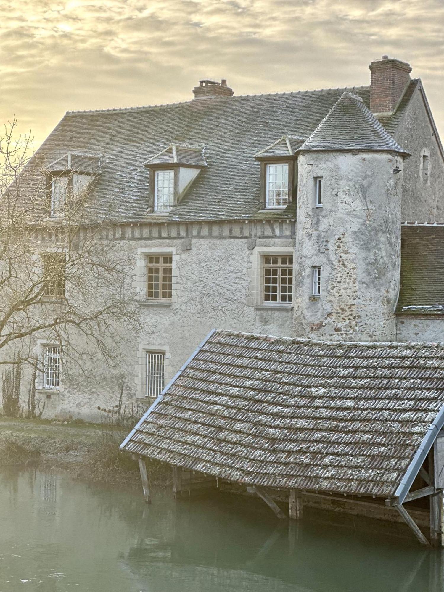 Villa Le Prieuré au bord de l'eau à Marnay-sur-Seine Extérieur photo