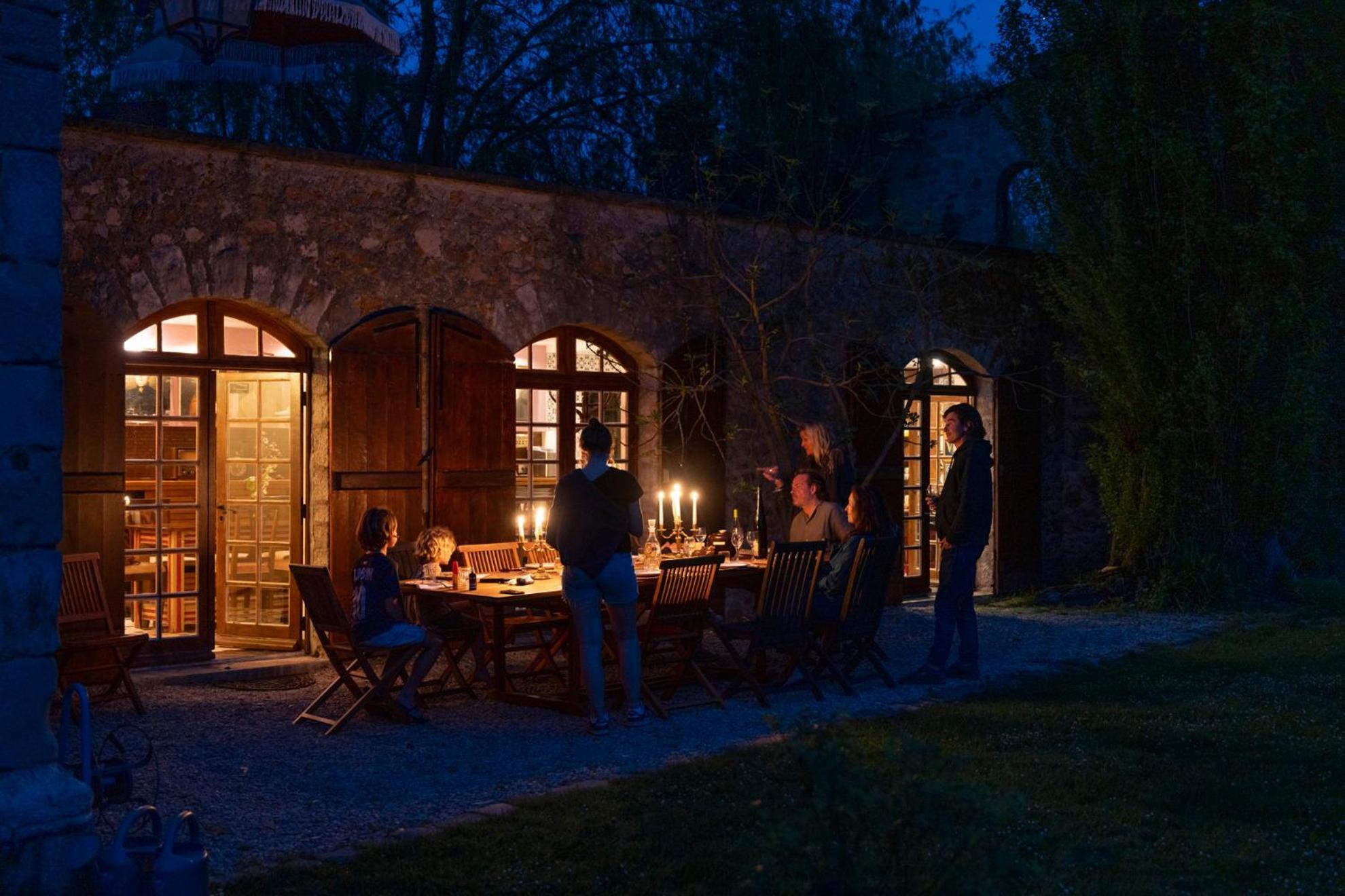 Villa Le Prieuré au bord de l'eau à Marnay-sur-Seine Extérieur photo